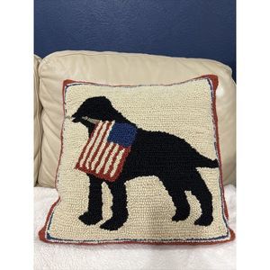 Plow and Hearth Patriotic Pup Pillow Indoor/Outdoor 18” Hooked